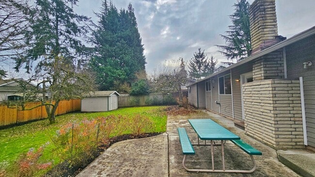 Building Photo - Beautiful 3 Bed 2 Bath Rambler in Beautiful Redmond