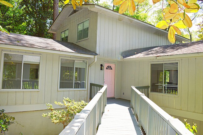 Building Photo - 112 Choctaw Dr
