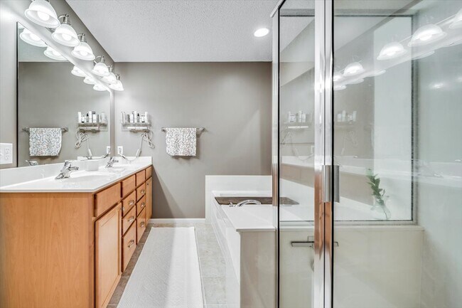 Building Photo - 1960 Commonwealth Blvd