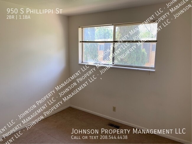 Building Photo - 950 S Phillippi St