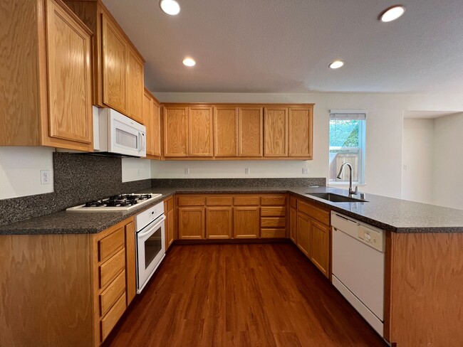 Building Photo - Spacious Folsom Parkway Home Near Park wit...