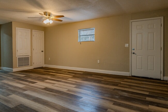 Building Photo - 129 W Church St