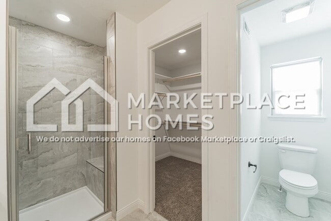 Building Photo - 2520 Lawton Dr