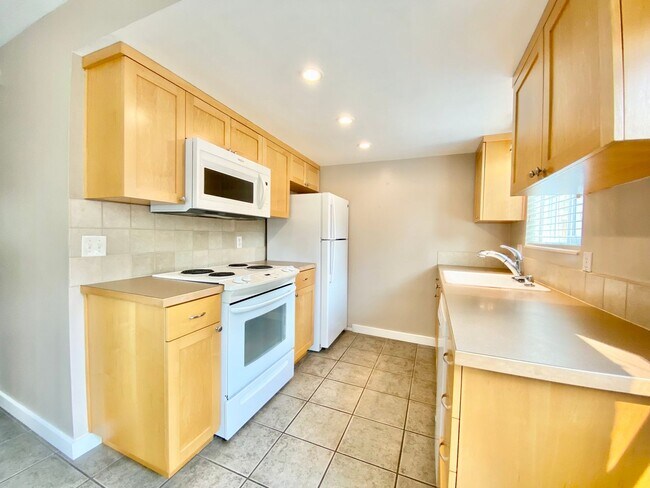 Building Photo - 12251 SE 59th St
