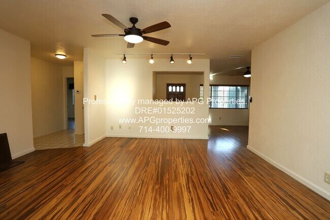 Building Photo - Newly renovated 3 bedroom / 2 bathroom hou...