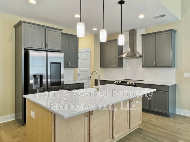 Building Photo - 7785 Park Gate Dr