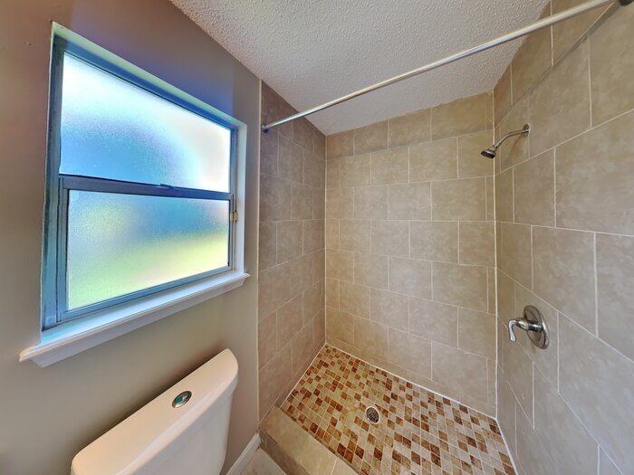 Building Photo - 950 Turtle Creek Dr S