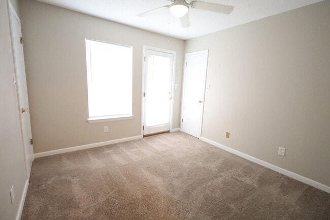 Building Photo - 940 Central Ave