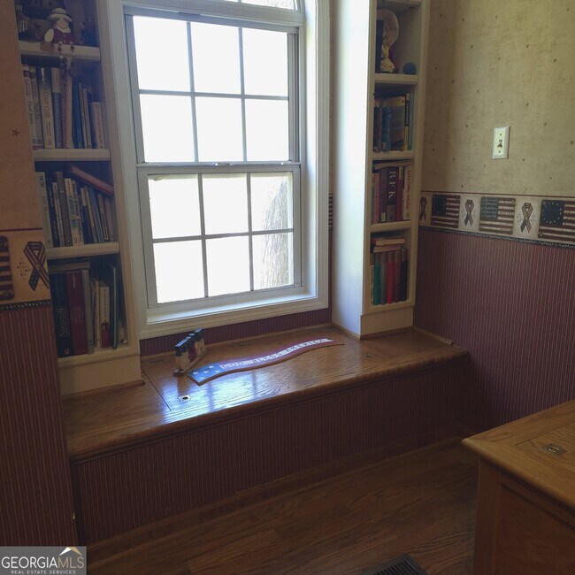 Building Photo - 3666 Lakewood Ct