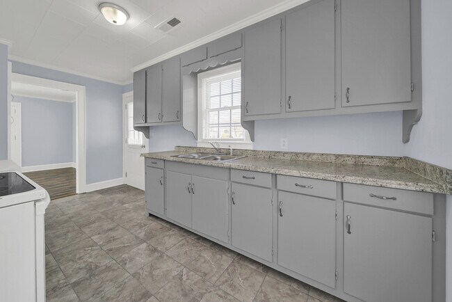 Building Photo - Duplex