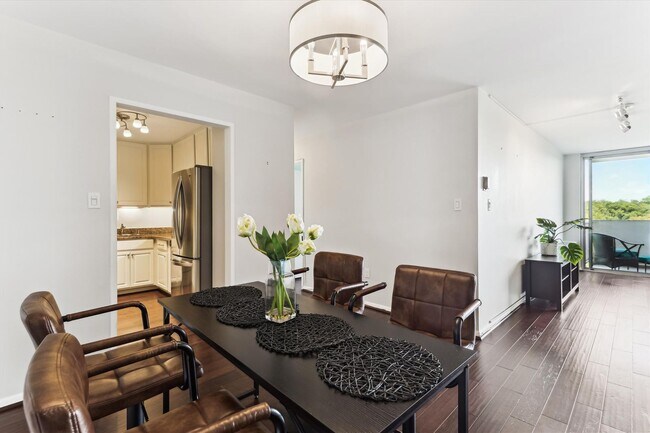 Building Photo - Great 2 Bedroom 2 Bath in Van Ness DC!
