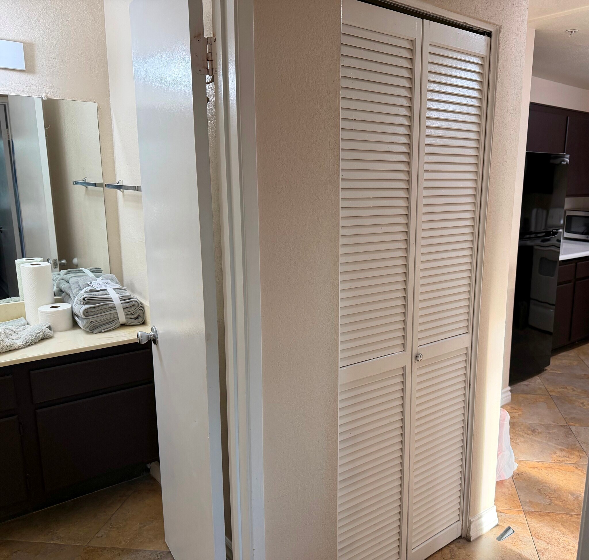 Building Photo - 8889 Caminito Plaza Centro