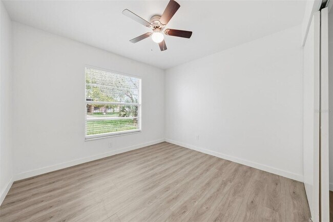Building Photo - 515 Floral Dr
