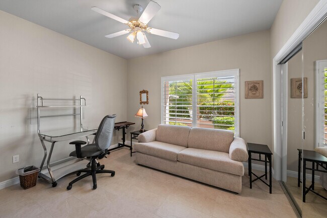 Building Photo - 38537 Fallbrook Ave