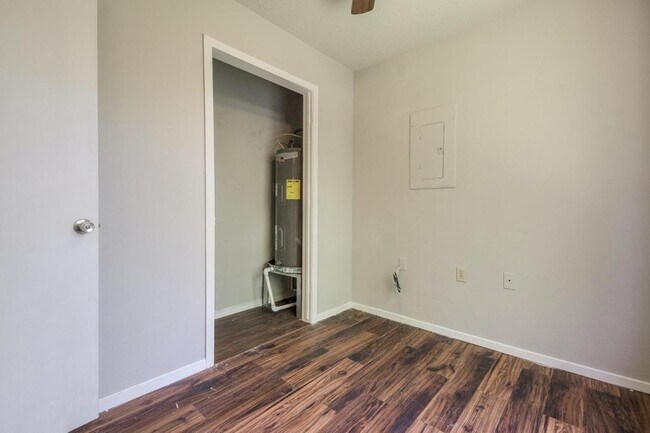 Building Photo - 242 W McFarland St