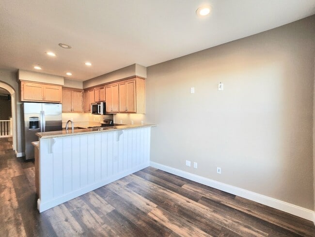 Building Photo - Spacious Townhouse in San Mateo