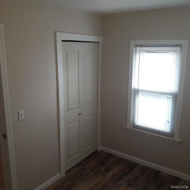 Building Photo - 23304 Harding Ave