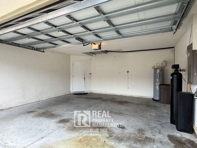 Building Photo - 5238 Gato Del Sol Cir