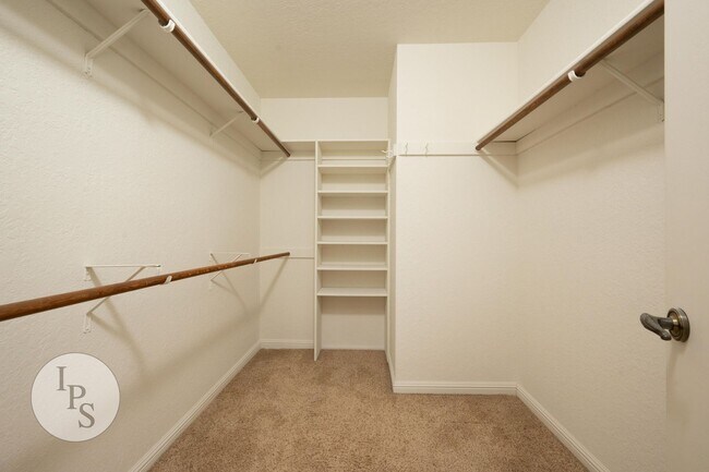 Building Photo - Woodward Park Home, 3BR/2BA, Pool, Spa, Gr...