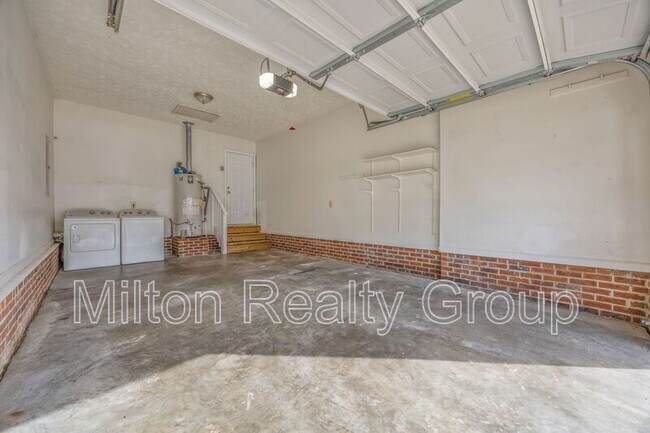 Building Photo - 1421 Matilda Ct