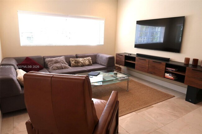 Building Photo - 929 Michigan Ave