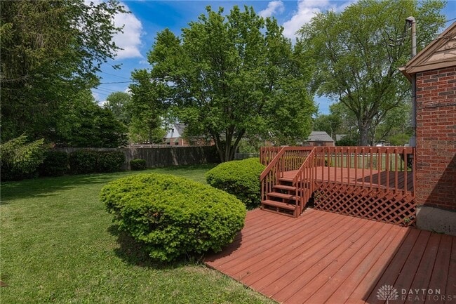 Building Photo - 521 Oakview Dr
