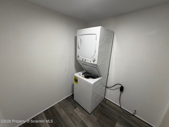 Building Photo - 539 E Pine St