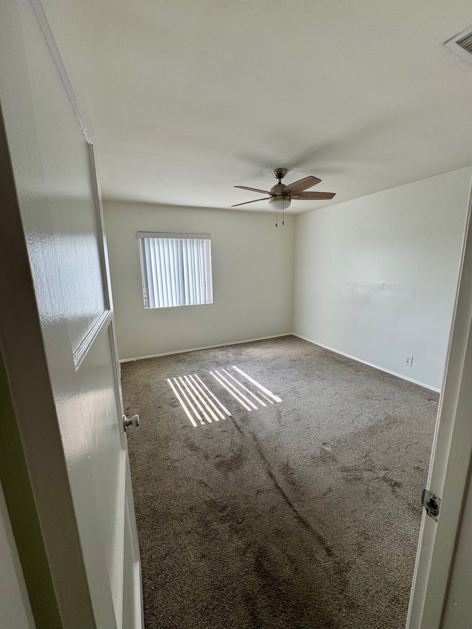 Primary Bedroom - 5424 Vantage Ave