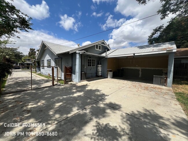 Building Photo - Rialto 2 bedroom Home