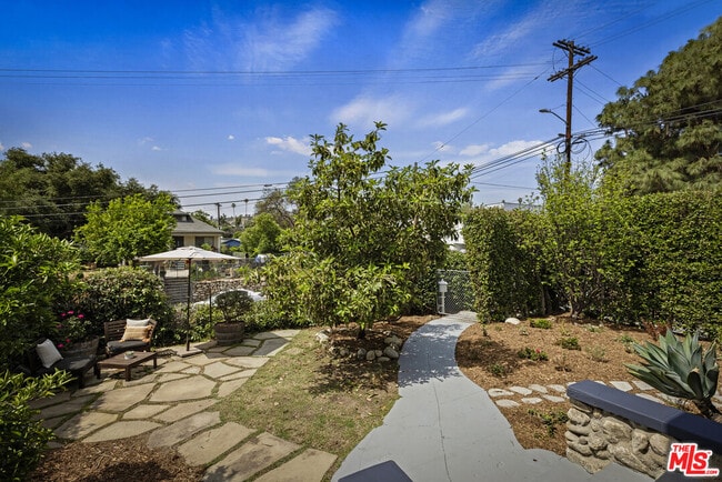 Building Photo - 201 S Ave 55