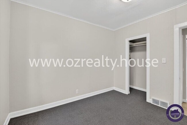 Building Photo - 1913 Newport Ave