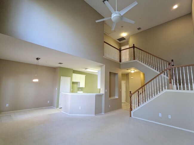 Building Photo - Lovely townhome