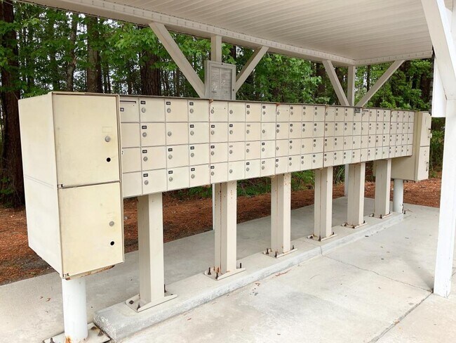 Building Photo - 6307 Sweetwater Blvd