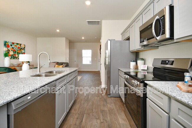 Building Photo - 27 English Ct