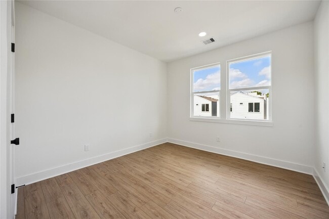 Building Photo - 835 D Rachel St