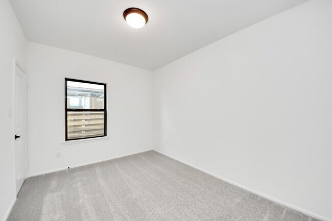 Building Photo - 10706 Ursa St