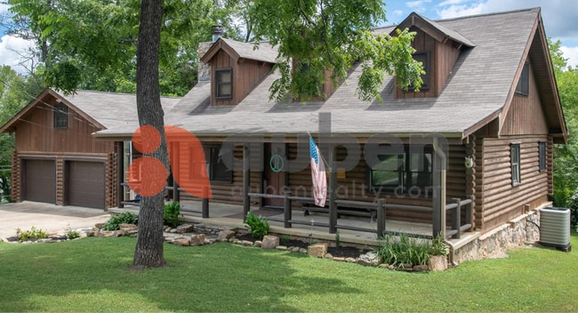 Primary Photo - Log cabin home minutes to Downtown Chattan...