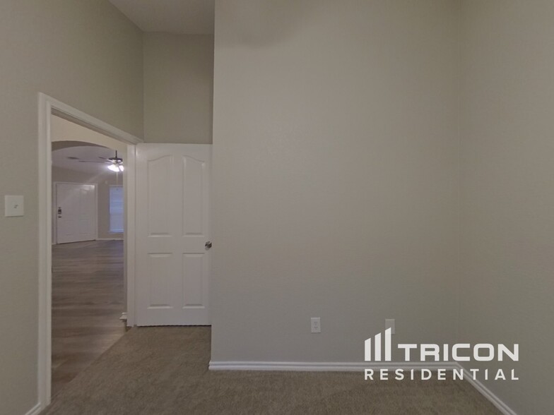 Building Photo - 6441 Claire Dr
