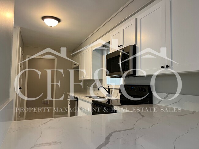 Building Photo - 421 Zellen Dr