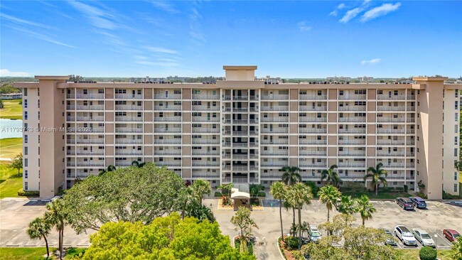 Building Photo - 2671 S Course Dr
