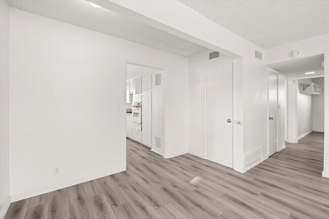 Building Photo - 6685 Sabado Tarde Rd