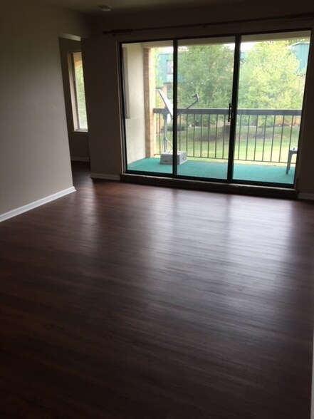Building Photo - 1004 Brinker Dr