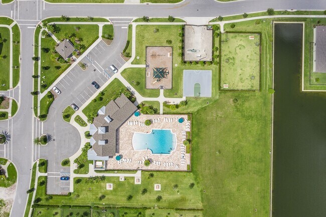 Building Photo - MOVE IN SPECIAL- Energy Efficient 3/3 Townhome w/ 2 Car Garage Near Lake Nona