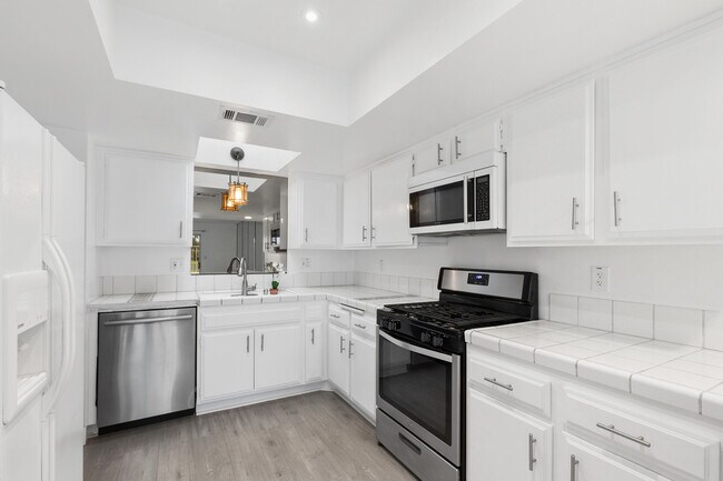 Building Photo - 49336 Eisenhower Dr