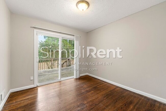 Building Photo - JUST REDUCED! RENOVATED 3/1 IN Forest Park...