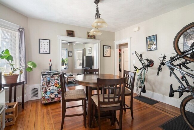 Building Photo - 44 Greenleaf Ave