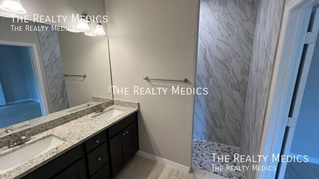 Building Photo - 3290 Halden Ave SE