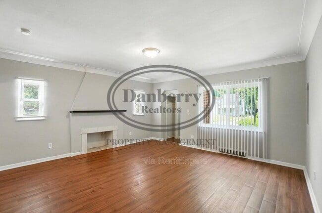 Building Photo - 822 Searles Rd