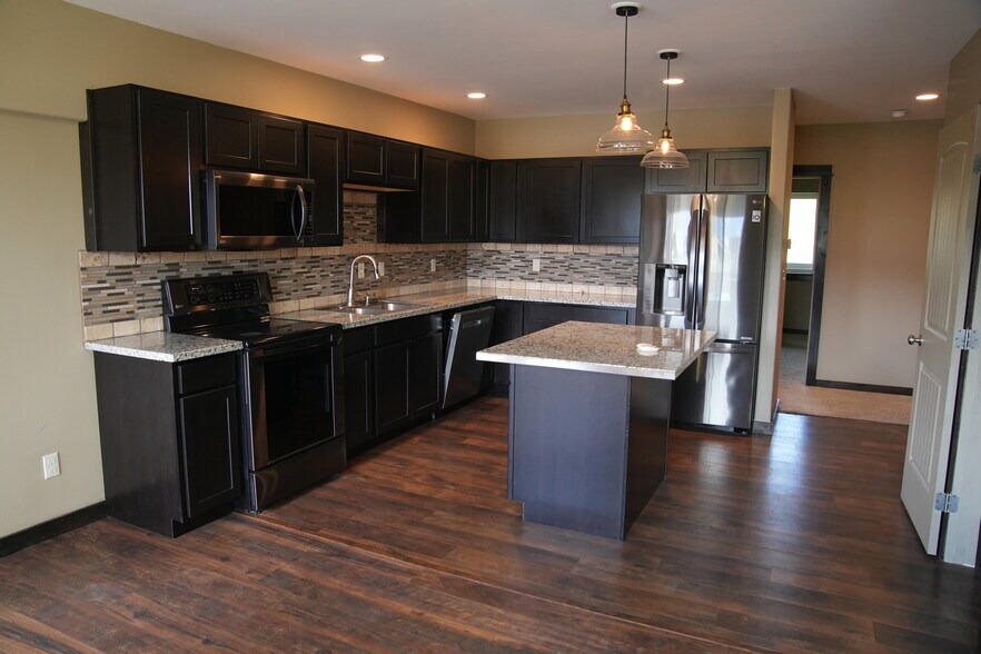 Primary Photo - 2946 N 27th Ave