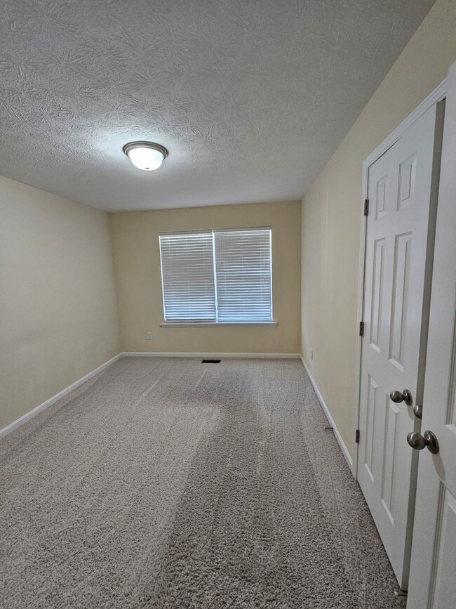 Building Photo - 403 Persimmon Dr